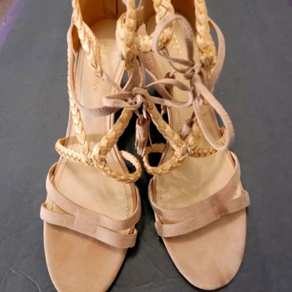 BCBGENERATION WEDGE STYLE OPEN TOE SANDAL